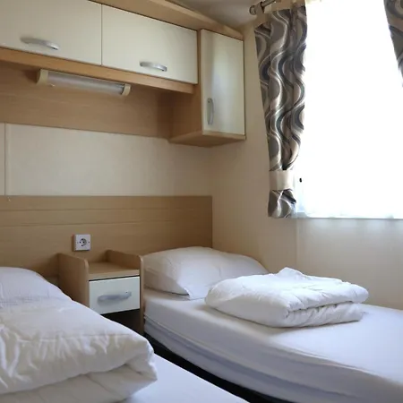 Cozy Caravan In Quiet Area Near - Caravan Dune * De Haan